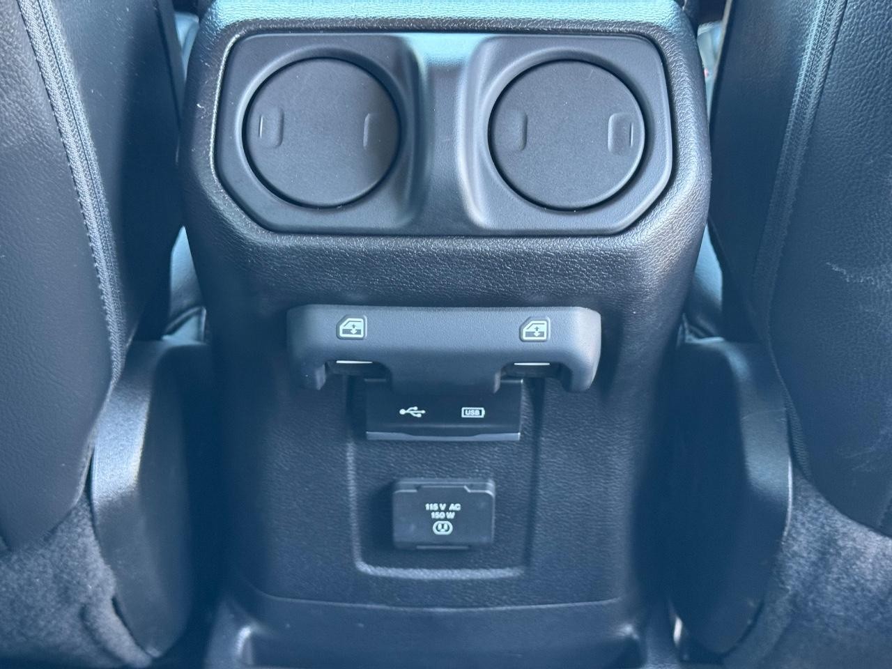 Jeep Wrangler Unlimited Vehicle Full-screen Gallery Image 16