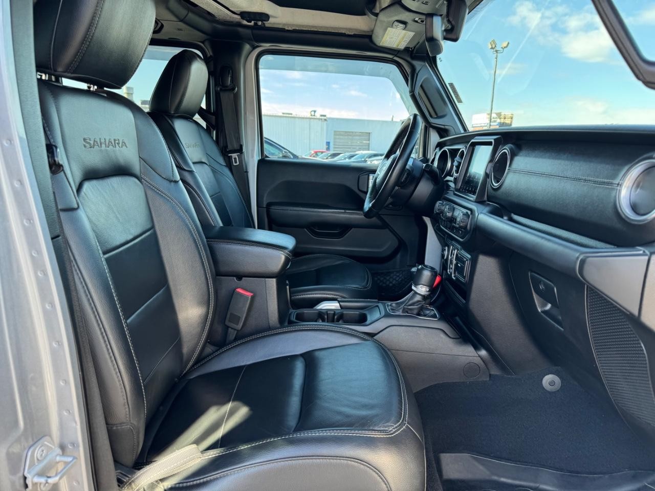 Jeep Wrangler Unlimited Vehicle Full-screen Gallery Image 17