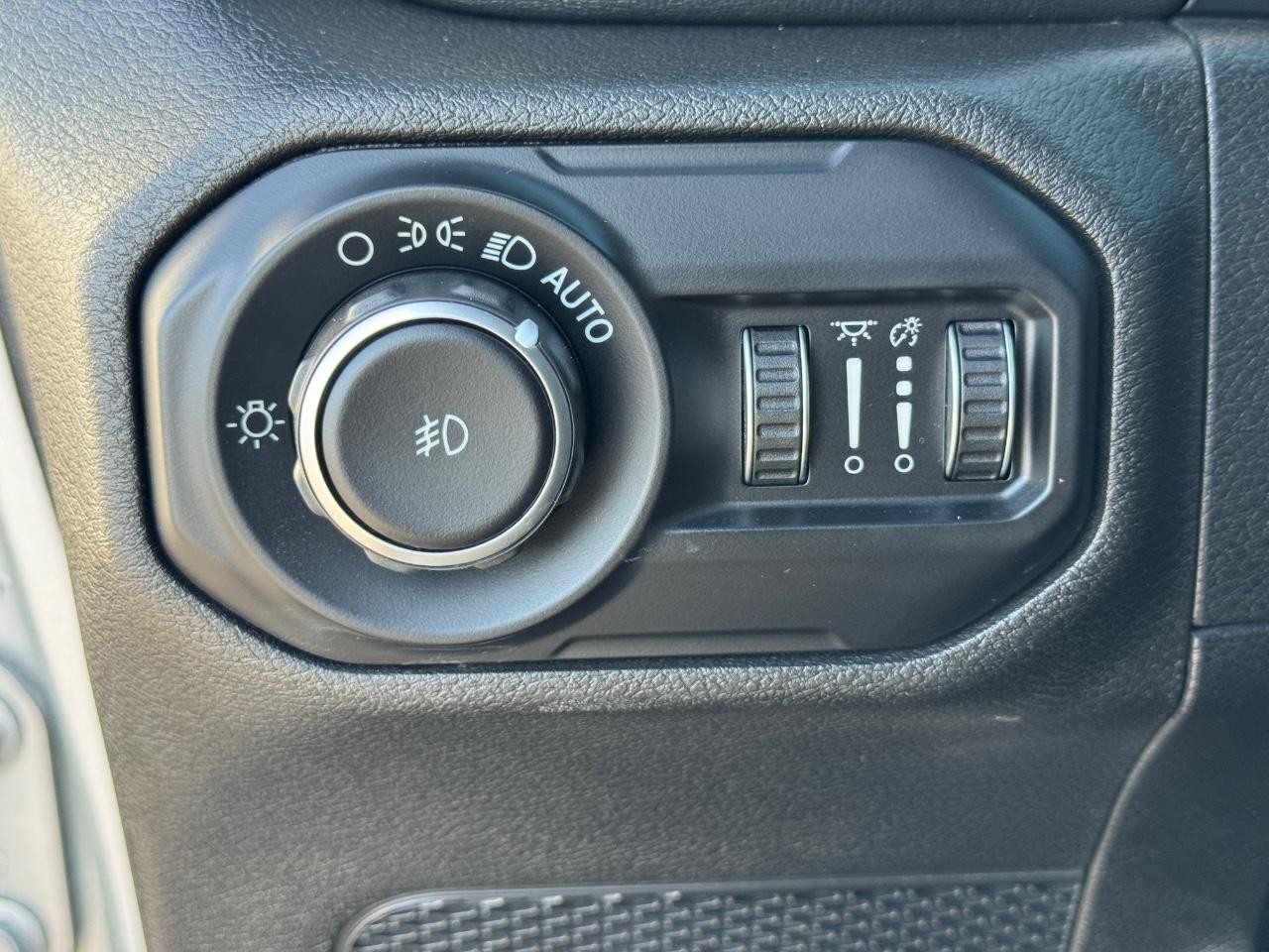 Jeep Wrangler Unlimited Vehicle Full-screen Gallery Image 22