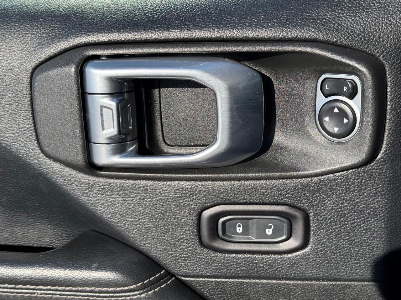 Jeep Wrangler Unlimited Vehicle Full-screen Gallery Image 27