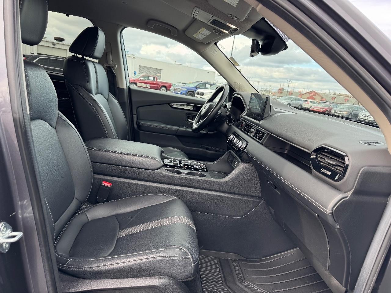 Honda Pilot Vehicle Full-screen Gallery Image 18