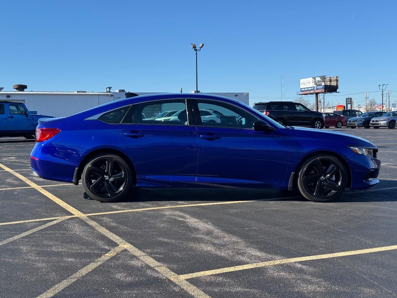 Honda Accord Sedan Vehicle Full-screen Gallery Image 02