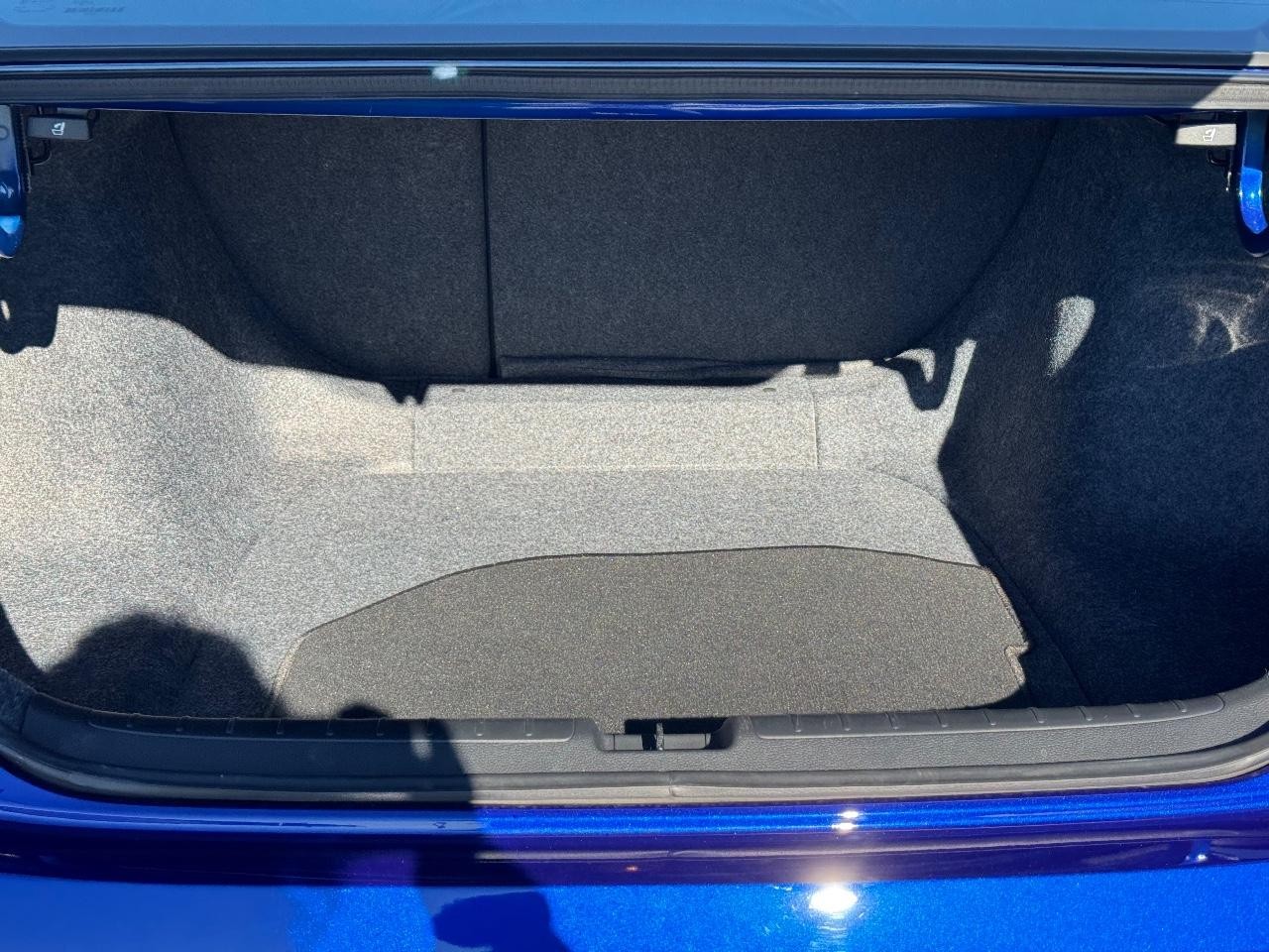 Honda Accord Sedan Vehicle Full-screen Gallery Image 04