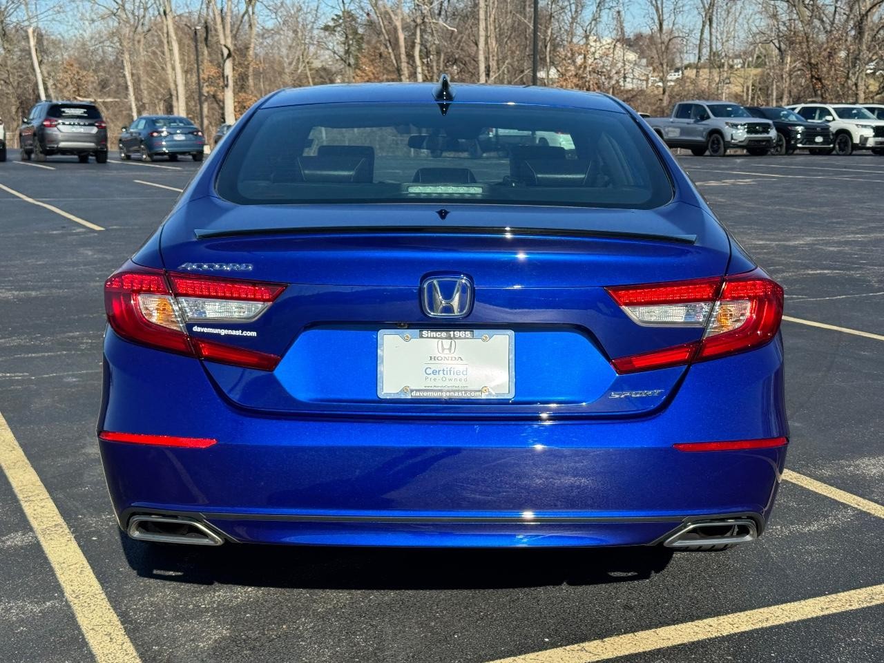 Honda Accord Sedan Vehicle Full-screen Gallery Image 05