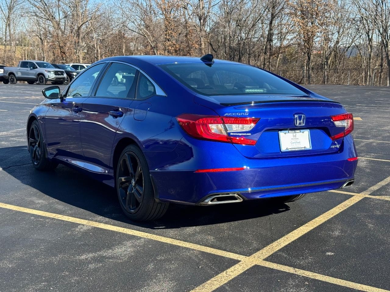 Honda Accord Sedan Vehicle Full-screen Gallery Image 06