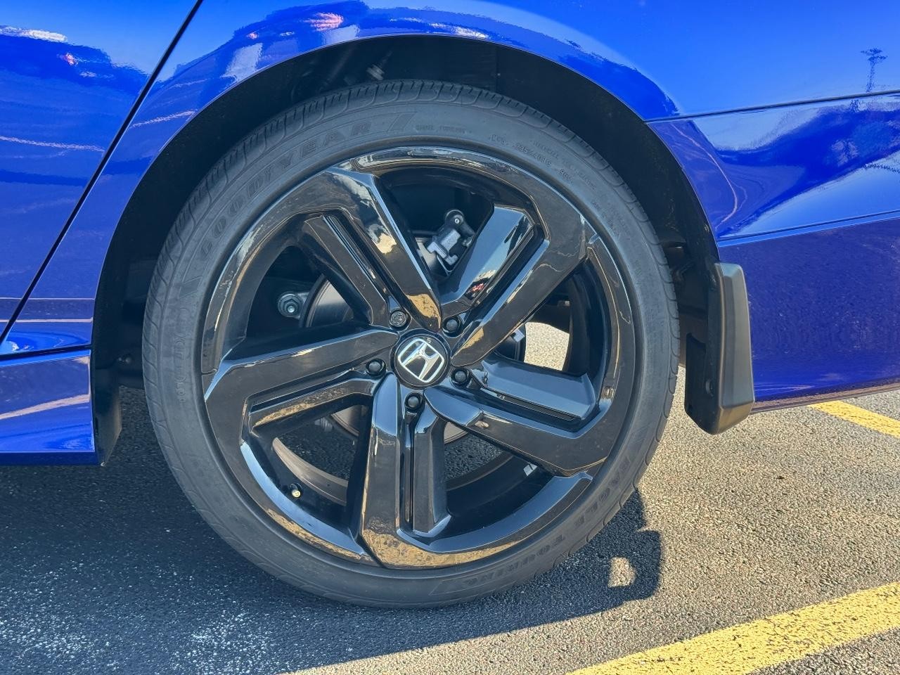 Honda Accord Sedan Vehicle Full-screen Gallery Image 07