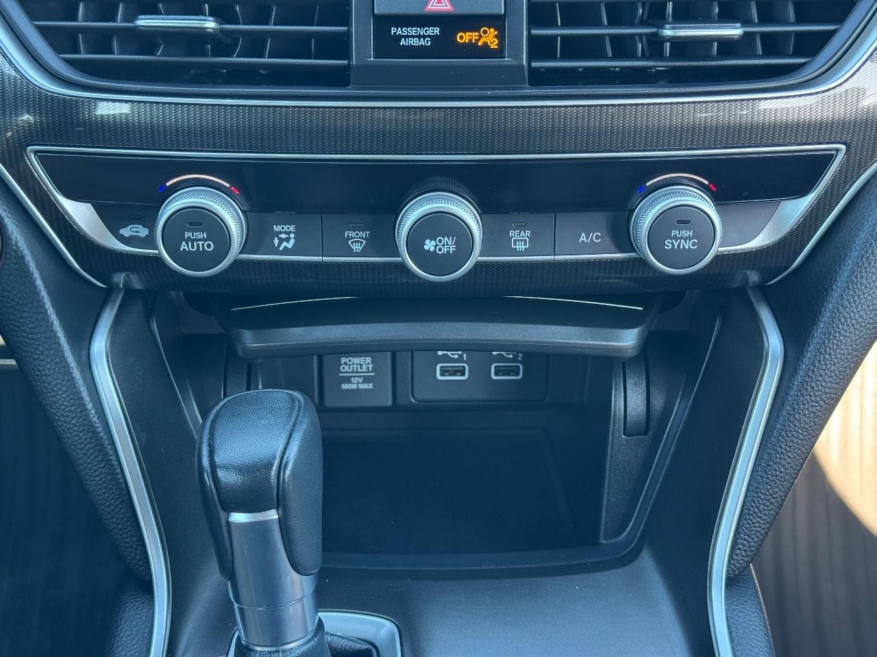 Honda Accord Sedan Vehicle Full-screen Gallery Image 14