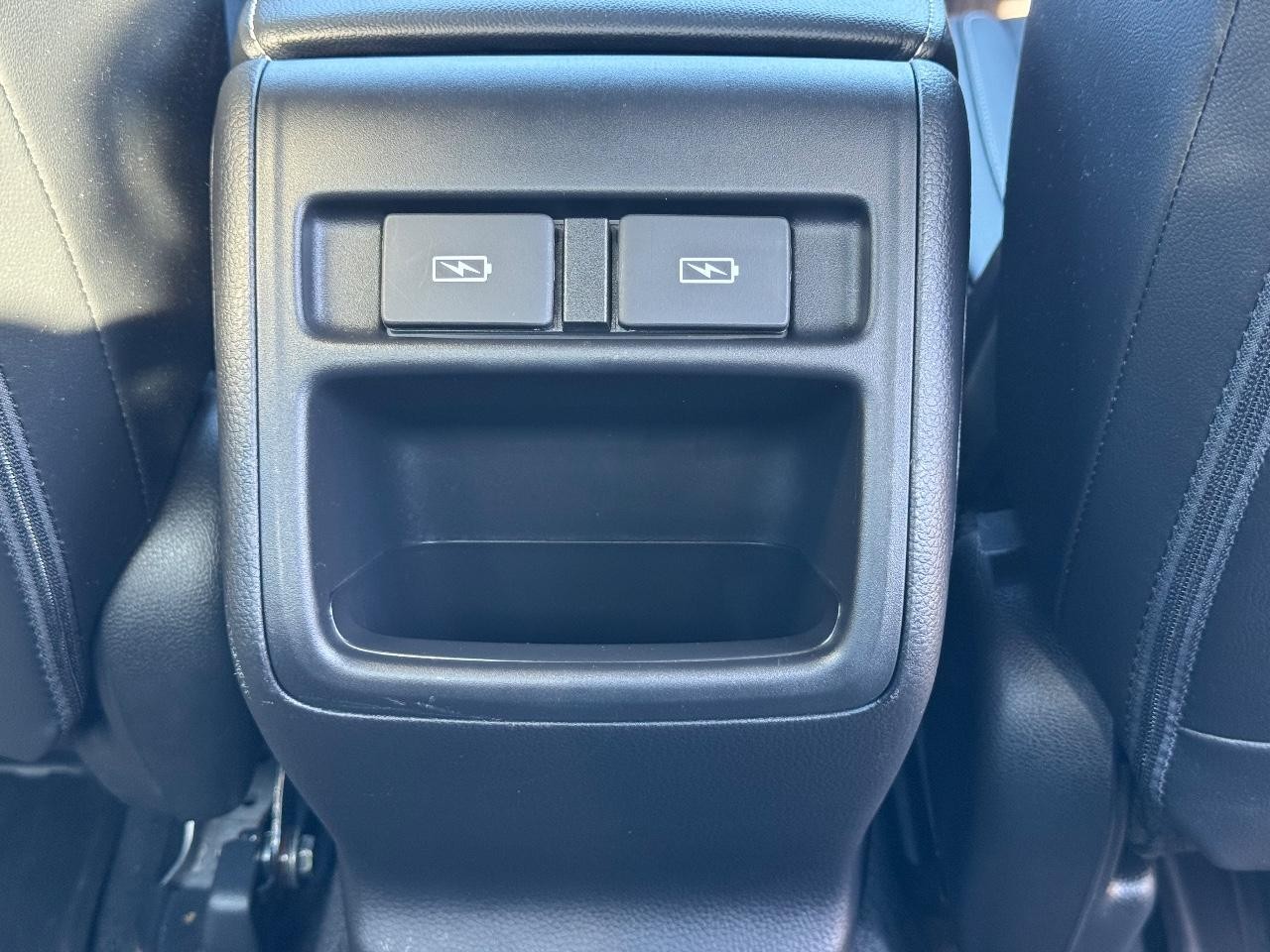 Honda Accord Sedan Vehicle Full-screen Gallery Image 16