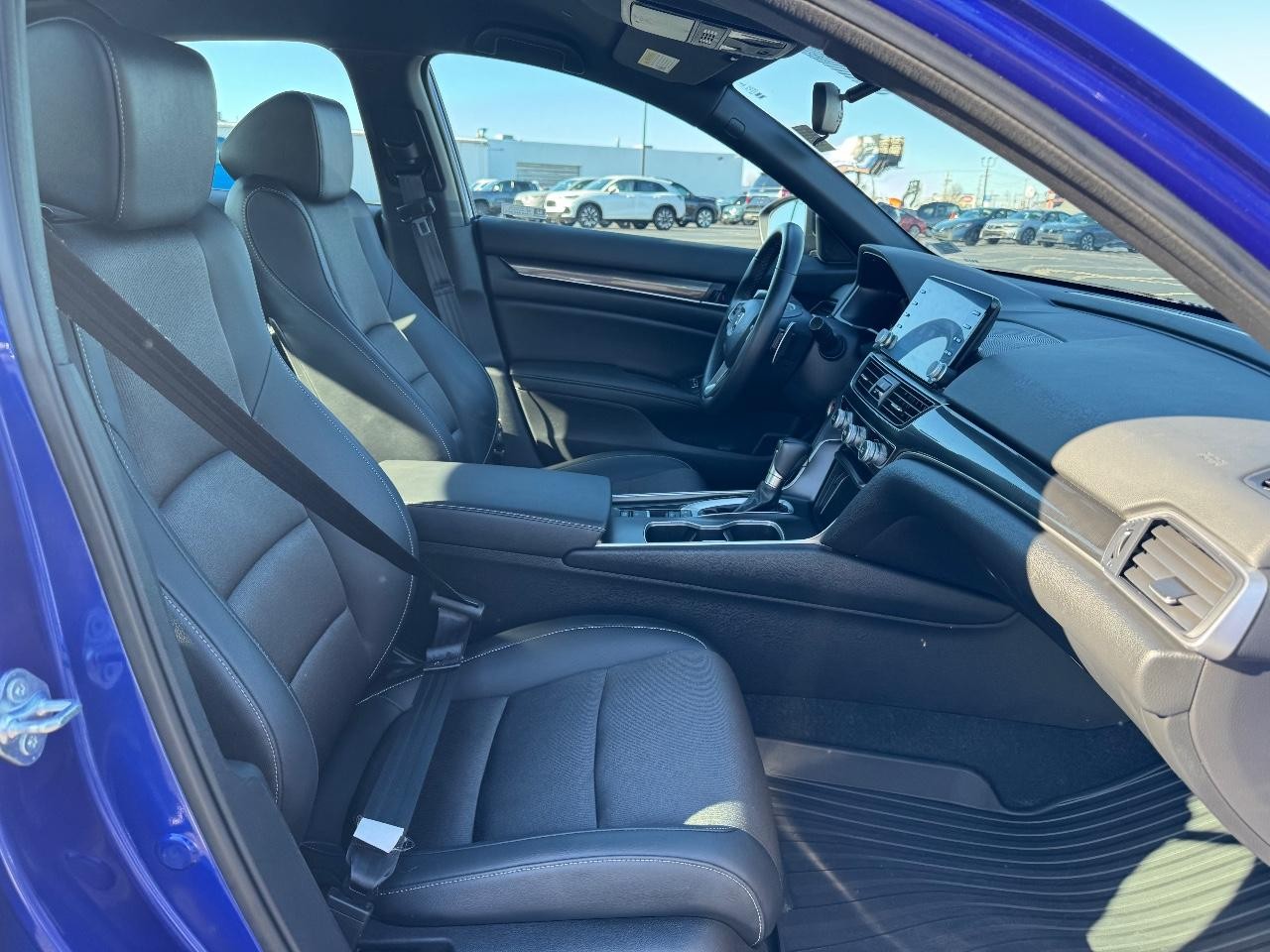 Honda Accord Sedan Vehicle Full-screen Gallery Image 17