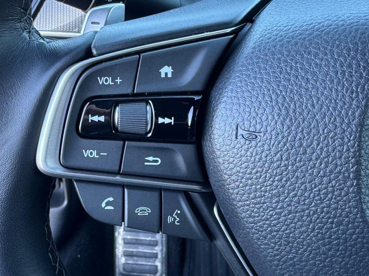 Honda Accord Sedan Vehicle Full-screen Gallery Image 20