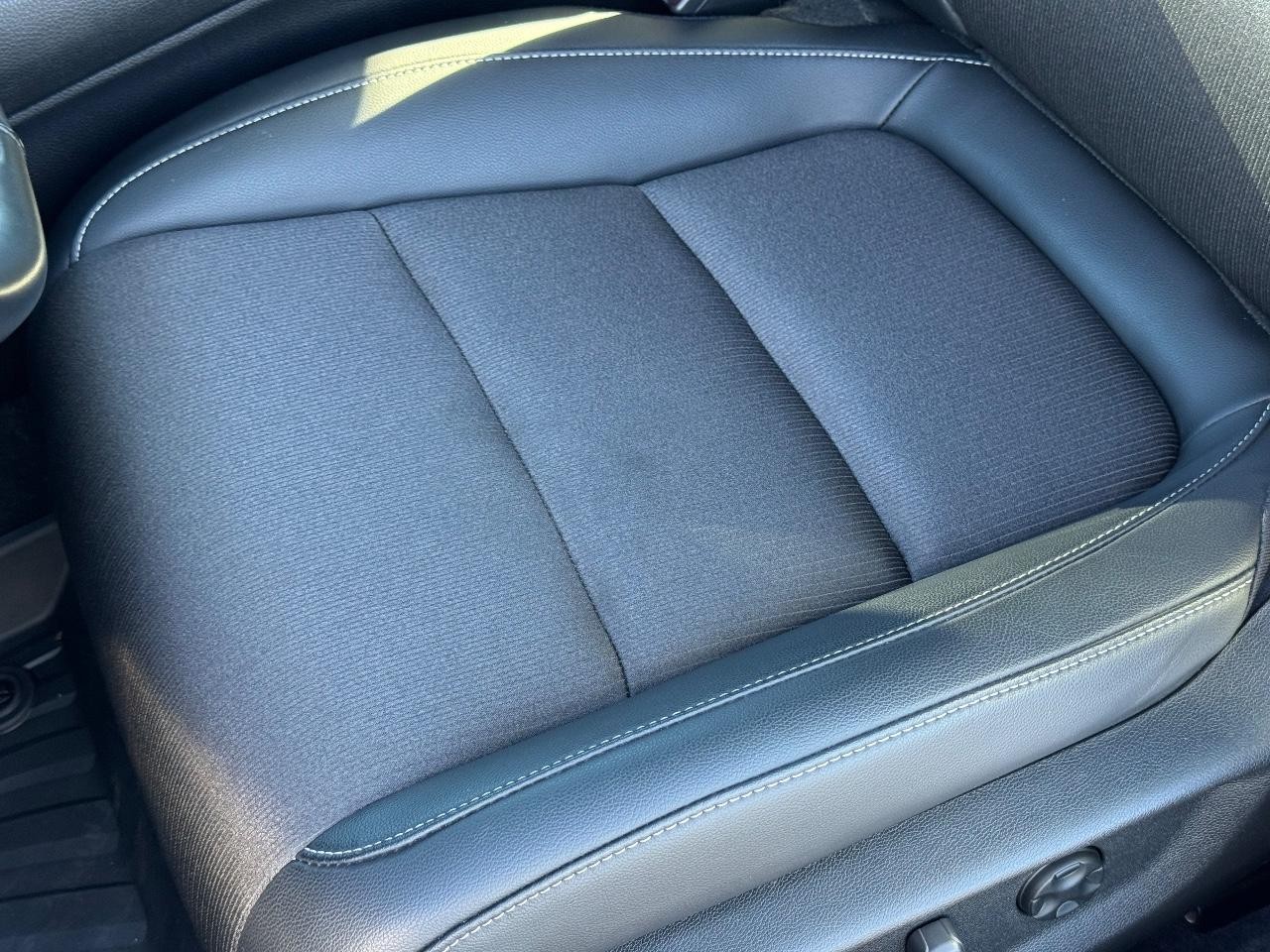 Honda Accord Sedan Vehicle Full-screen Gallery Image 25