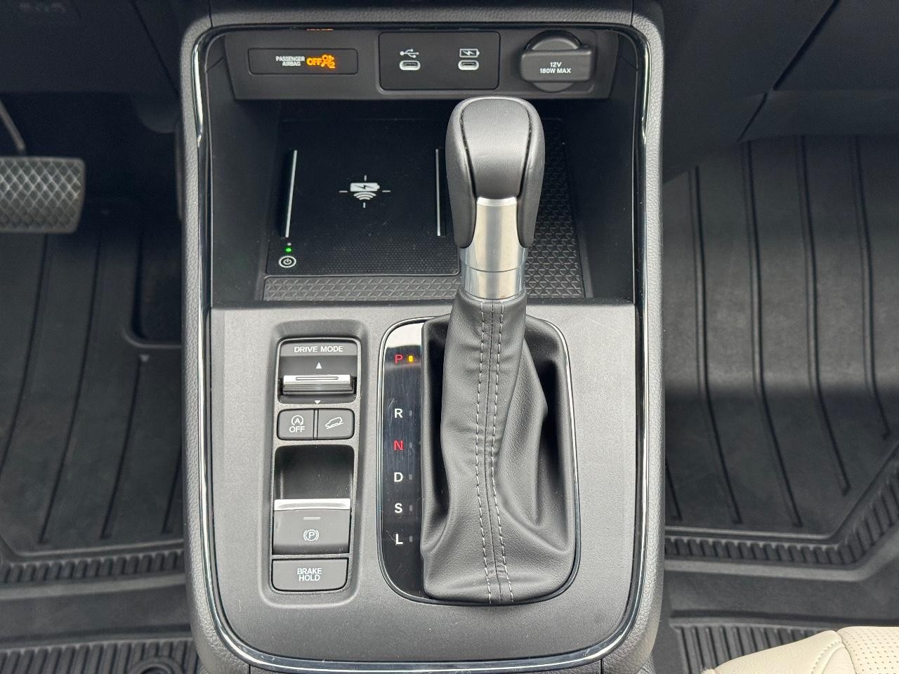 Honda CR-V Vehicle Full-screen Gallery Image 15