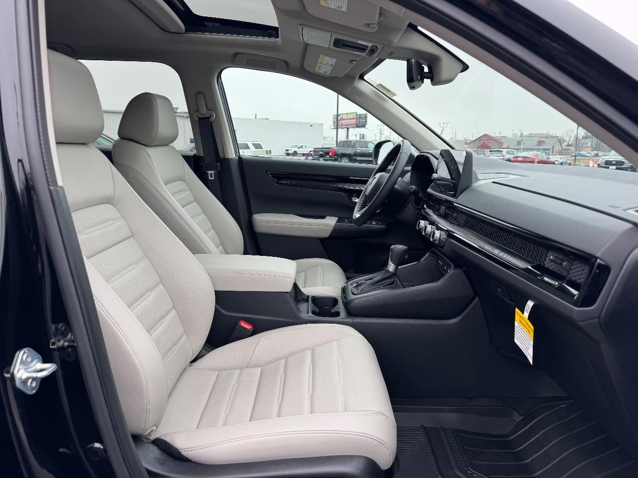 Honda CR-V Vehicle Full-screen Gallery Image 17