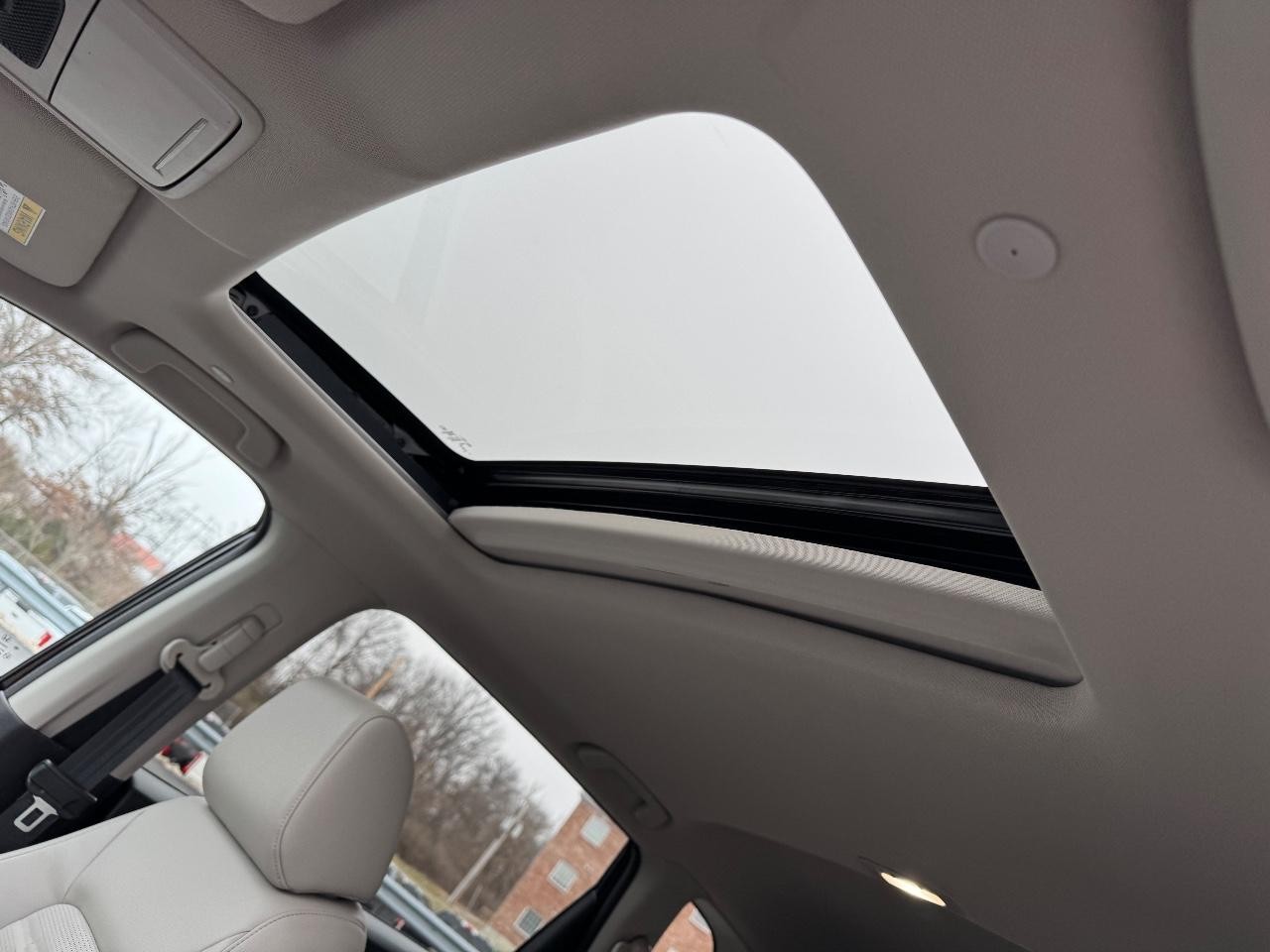 Honda CR-V Vehicle Full-screen Gallery Image 19