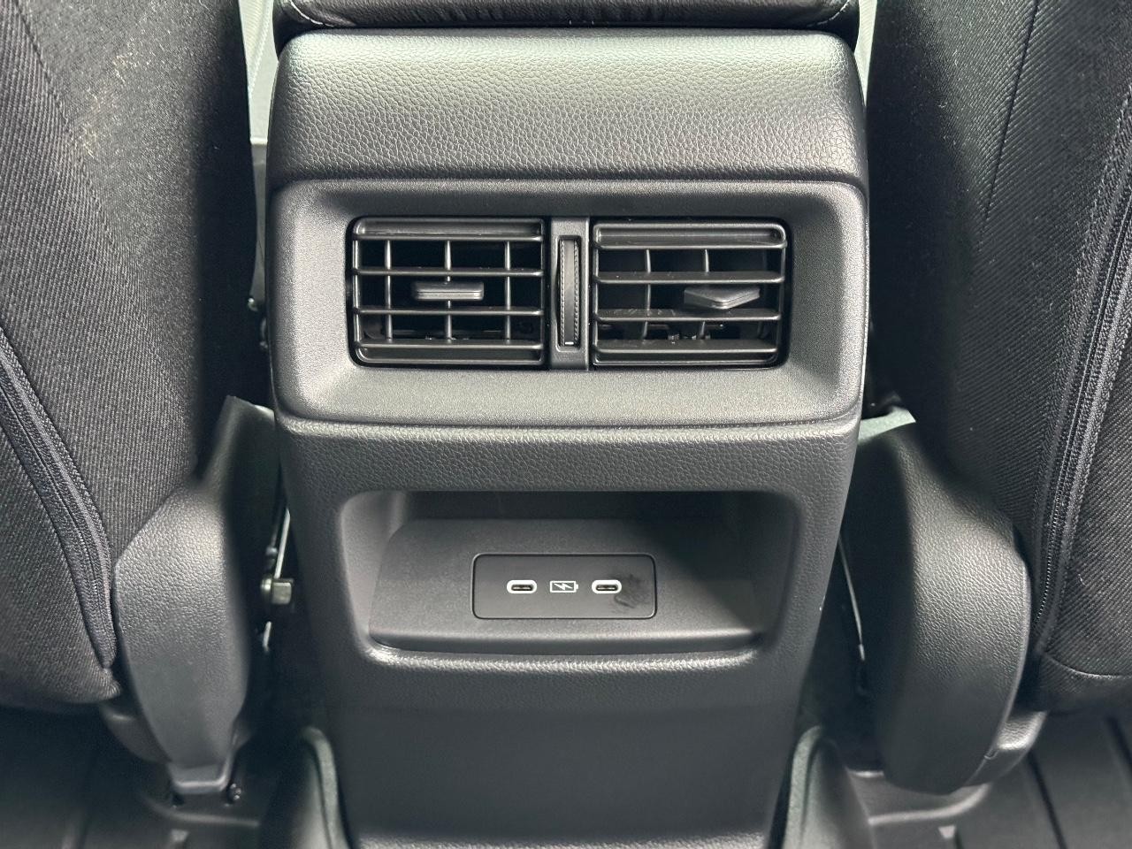 Honda CR-V Vehicle Full-screen Gallery Image 16