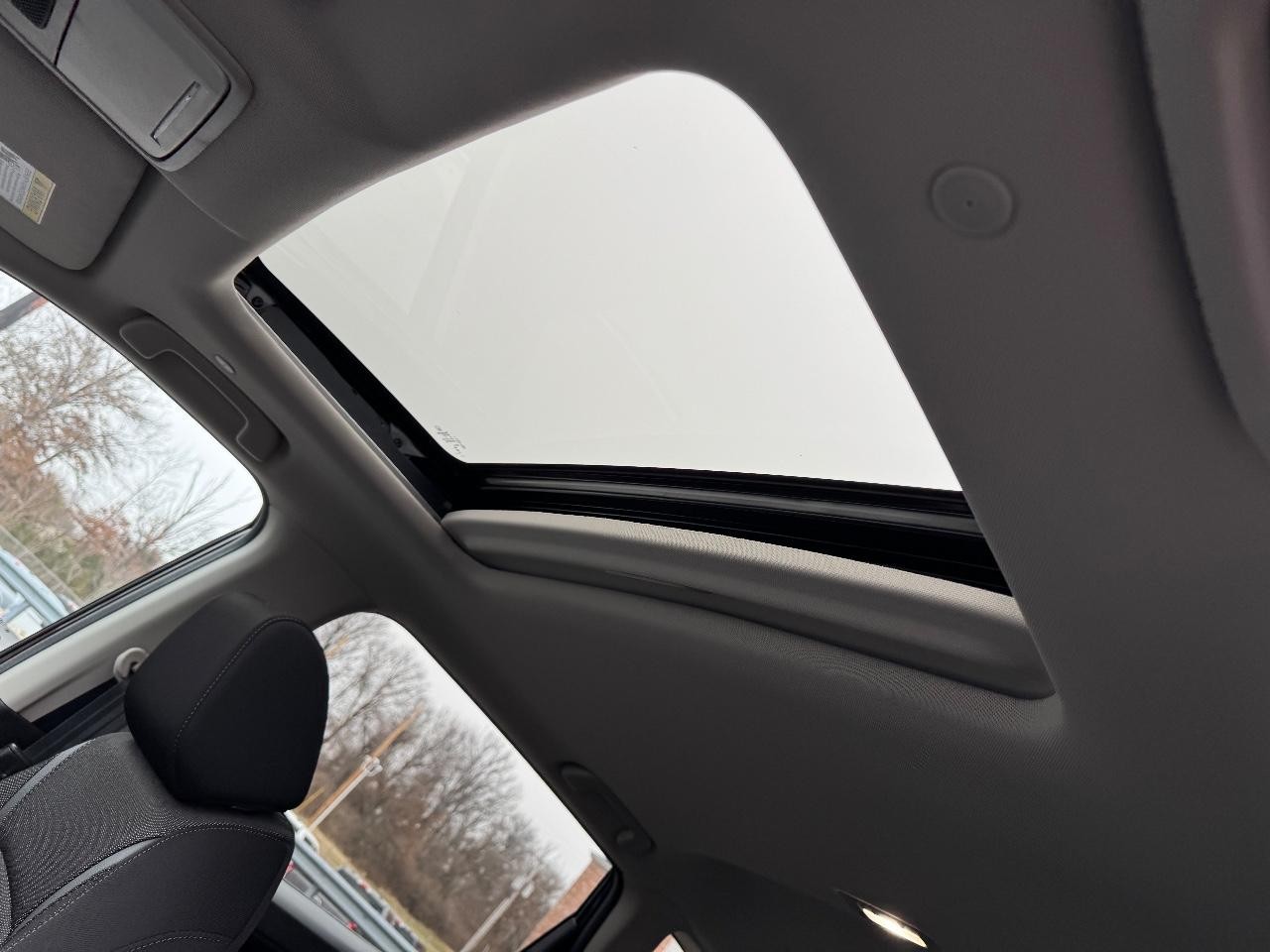 Honda CR-V Vehicle Full-screen Gallery Image 19