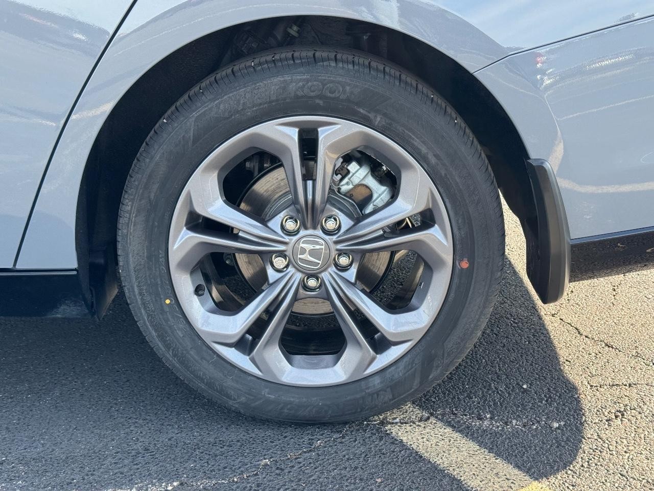 Honda Accord Hybrid Vehicle Full-screen Gallery Image 07