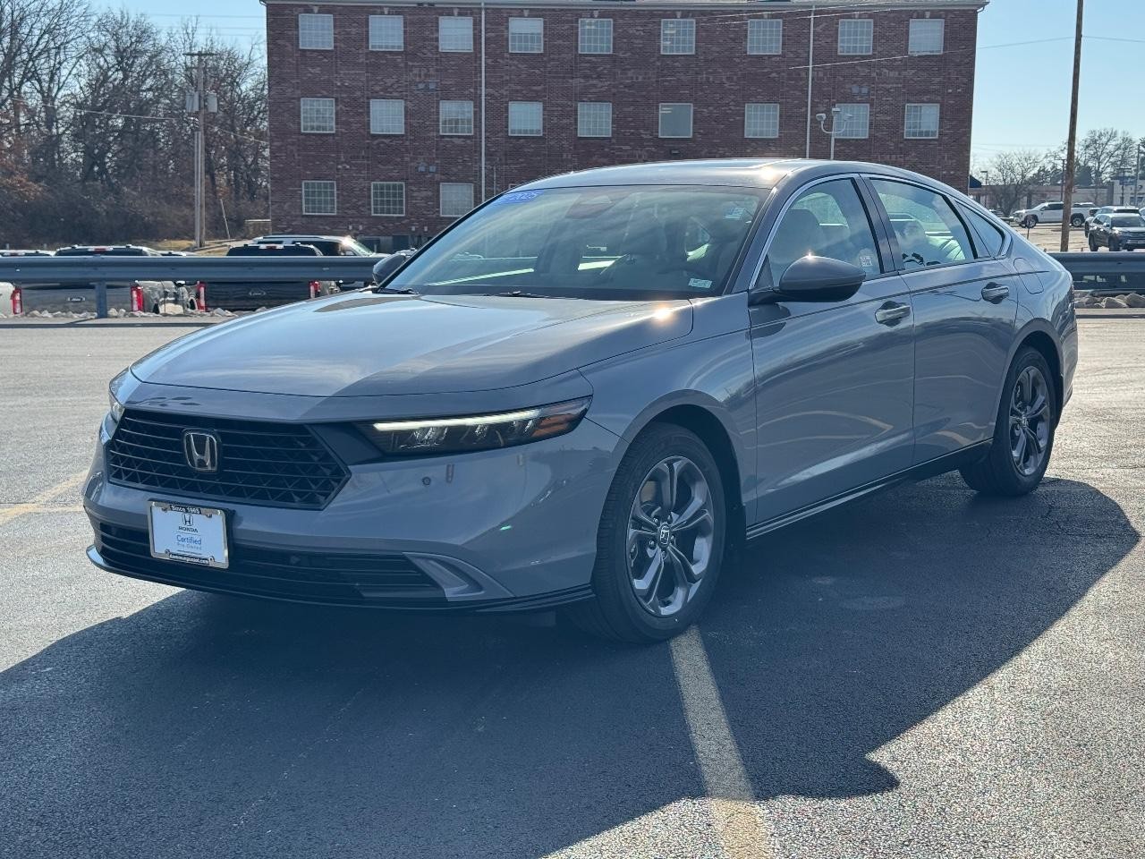 Honda Accord Hybrid Vehicle Full-screen Gallery Image 08