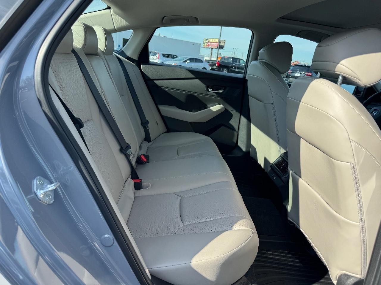 Honda Accord Hybrid Vehicle Full-screen Gallery Image 10