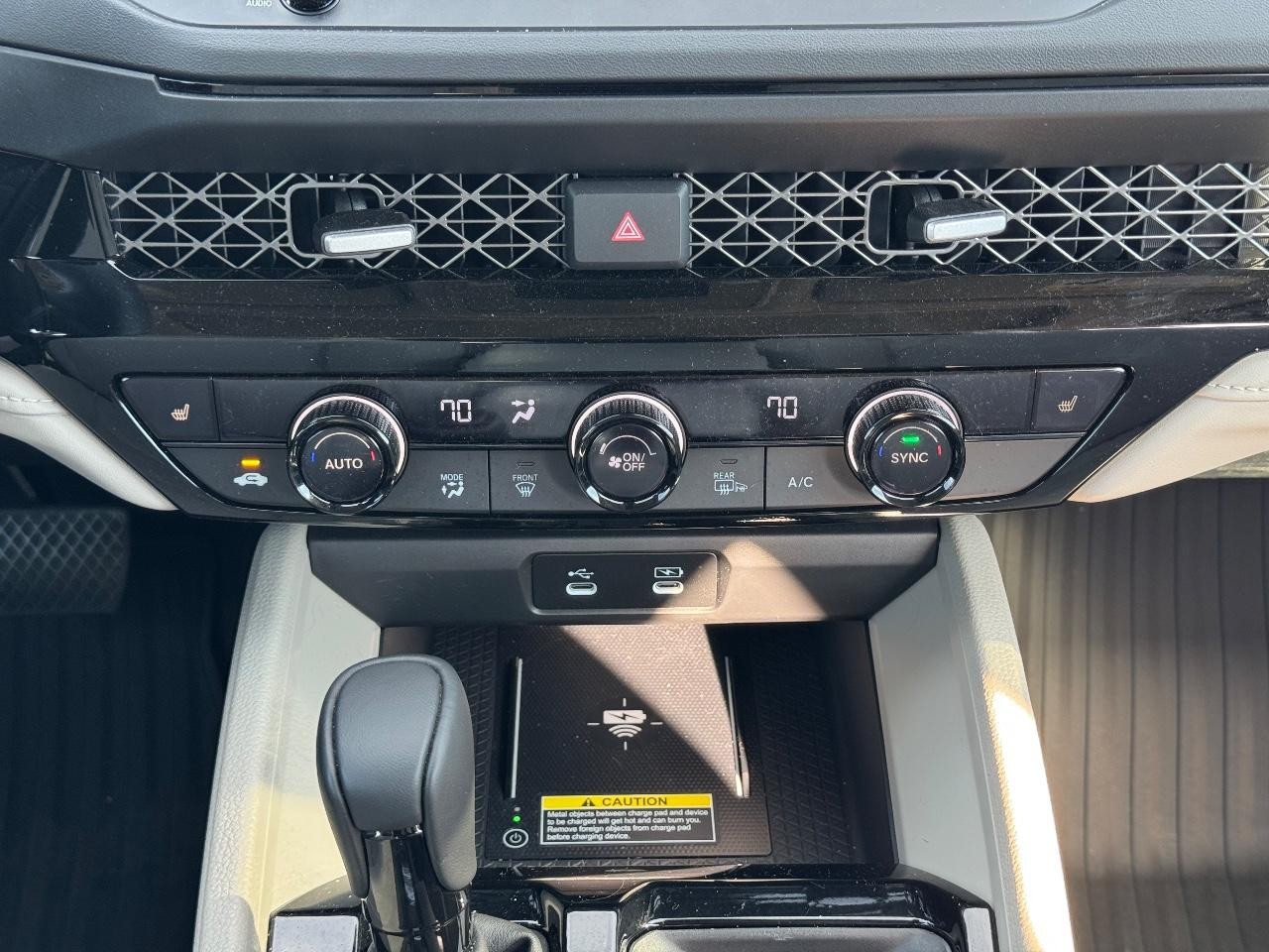 Honda Accord Hybrid Vehicle Full-screen Gallery Image 14