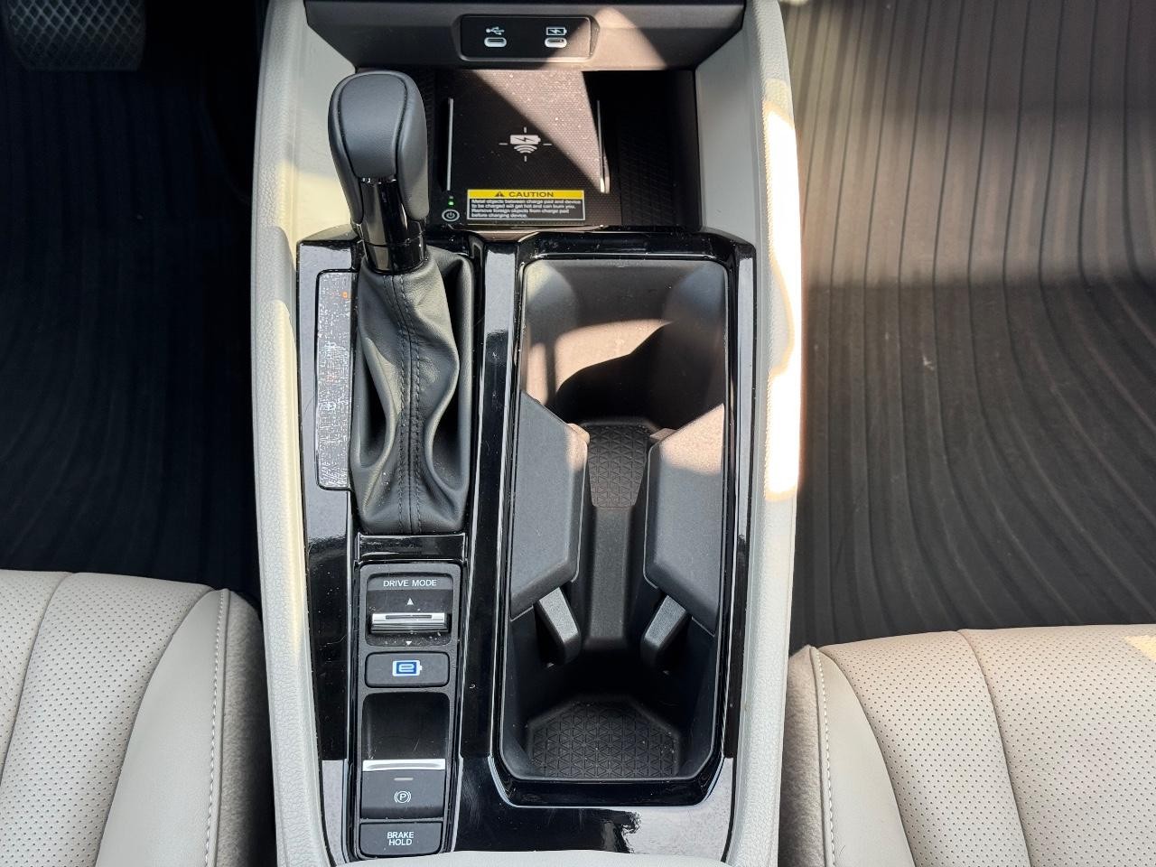 Honda Accord Hybrid Vehicle Full-screen Gallery Image 15