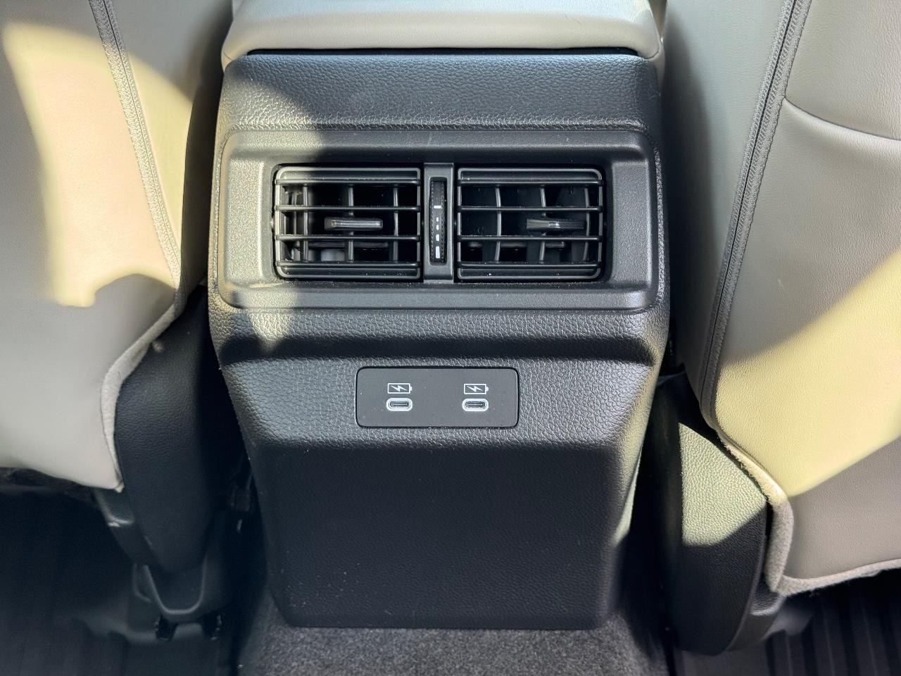 Honda Accord Hybrid Vehicle Full-screen Gallery Image 16