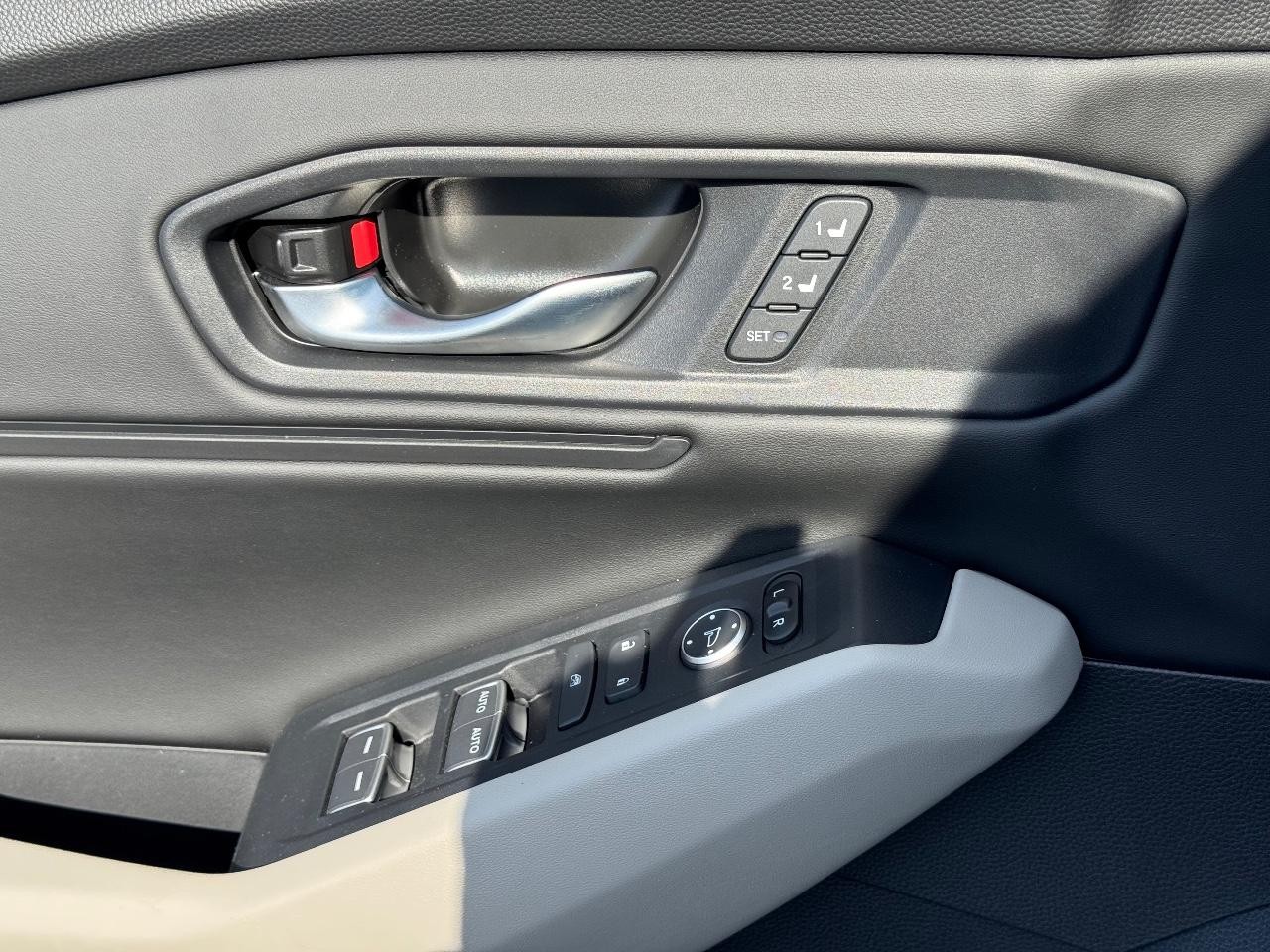 Honda Accord Hybrid Vehicle Full-screen Gallery Image 24