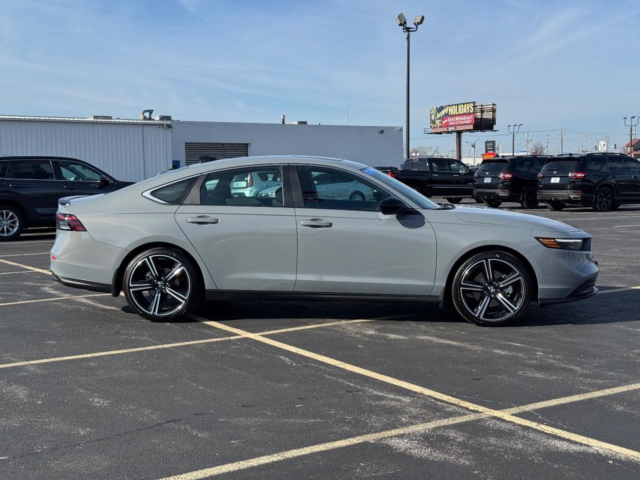 Honda Accord Hybrid Vehicle Full-screen Gallery Image 02