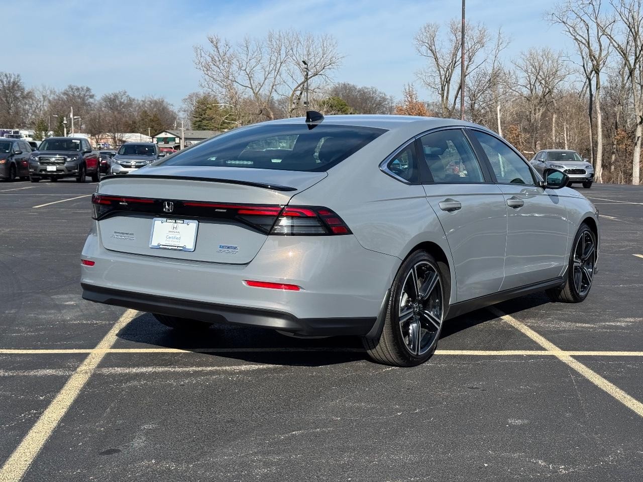 Honda Accord Hybrid Vehicle Full-screen Gallery Image 03