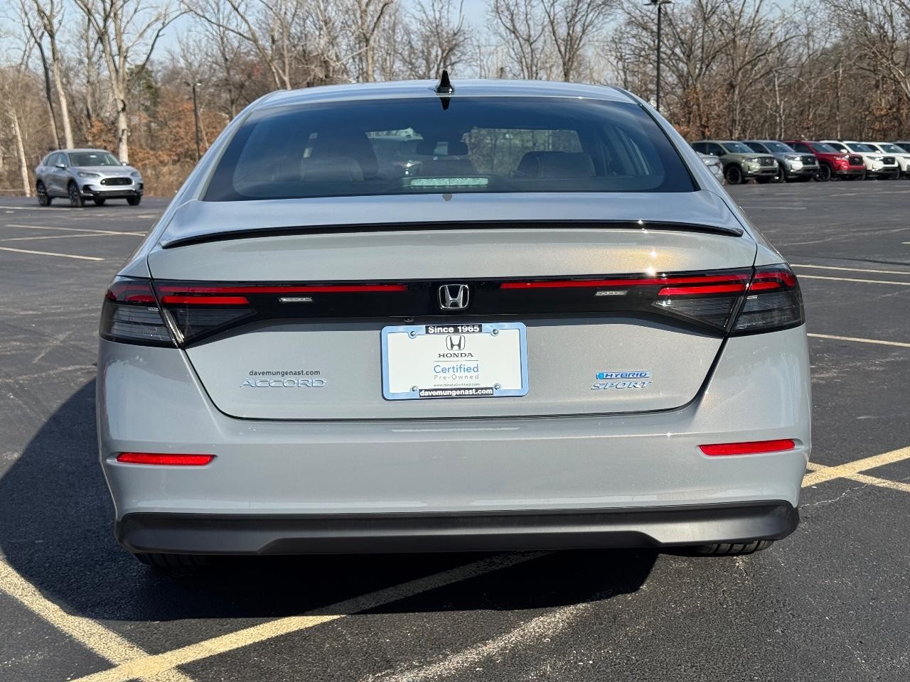 Honda Accord Hybrid Vehicle Full-screen Gallery Image 05