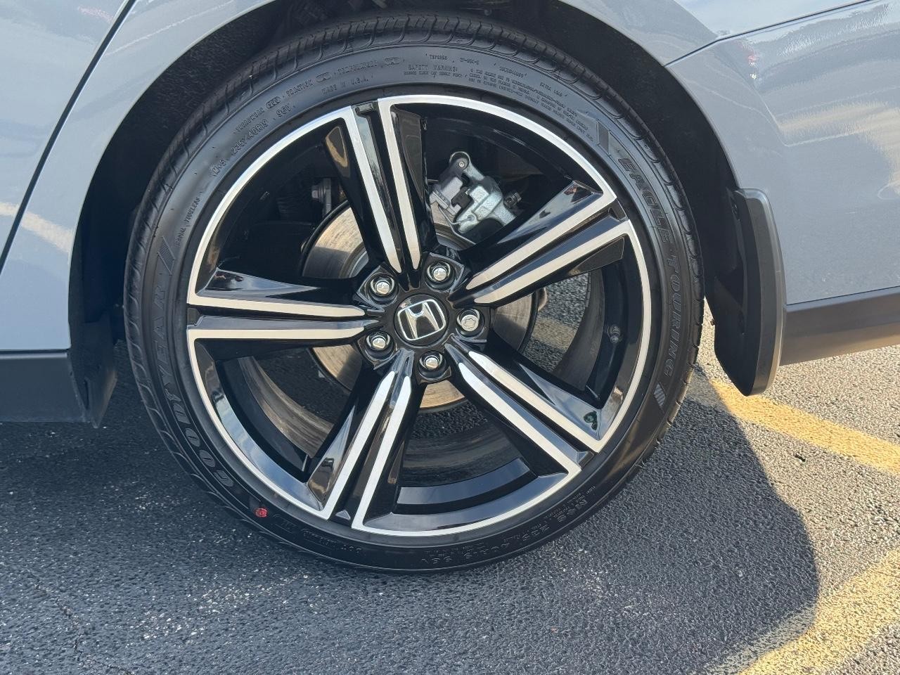 Honda Accord Hybrid Vehicle Full-screen Gallery Image 07