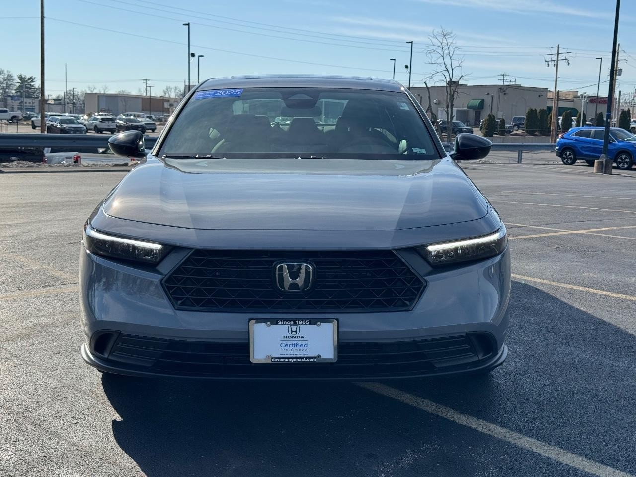 Honda Accord Hybrid Vehicle Full-screen Gallery Image 09