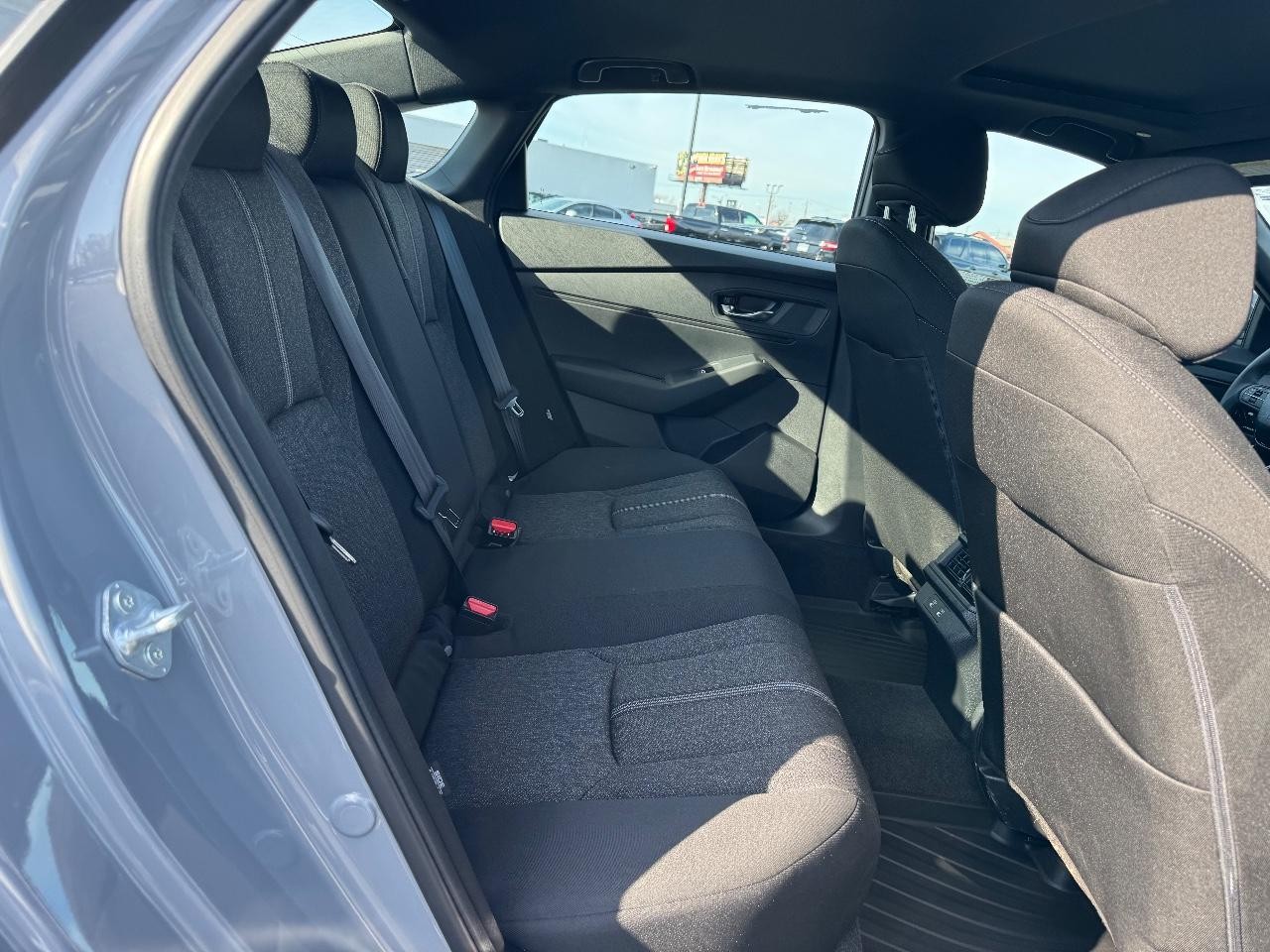 Honda Accord Hybrid Vehicle Full-screen Gallery Image 10