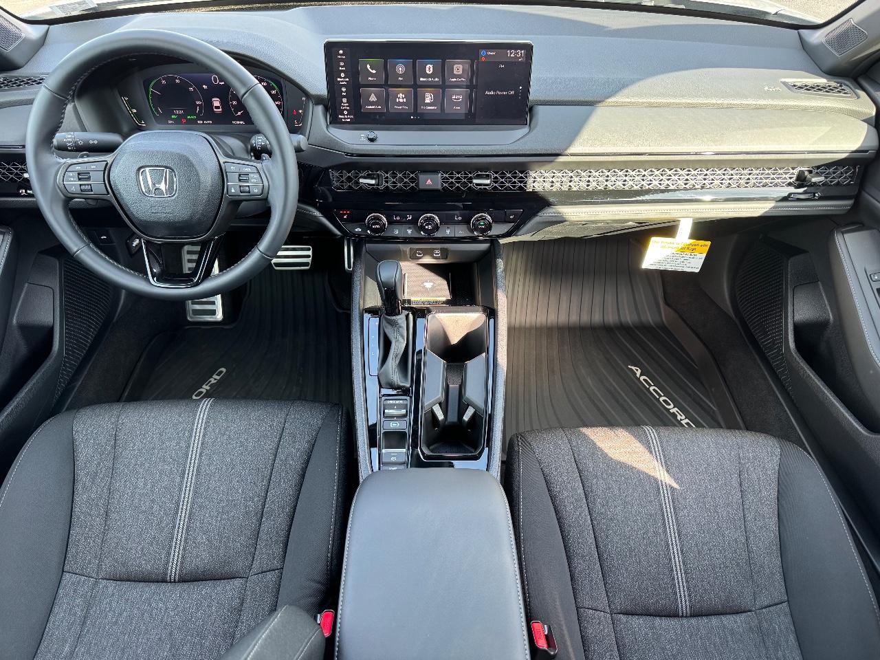 Honda Accord Hybrid Vehicle Full-screen Gallery Image 11