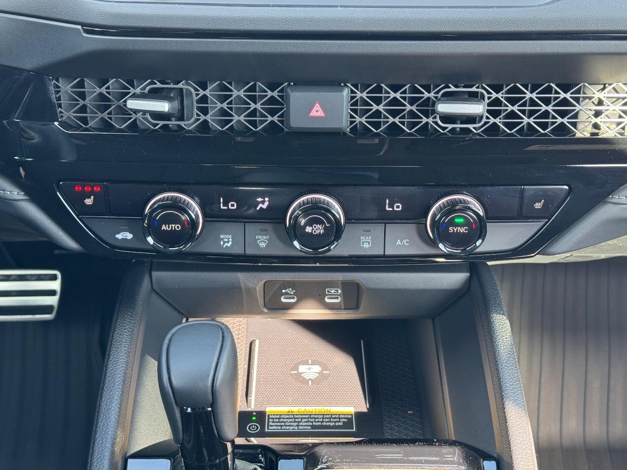 Honda Accord Hybrid Vehicle Full-screen Gallery Image 14