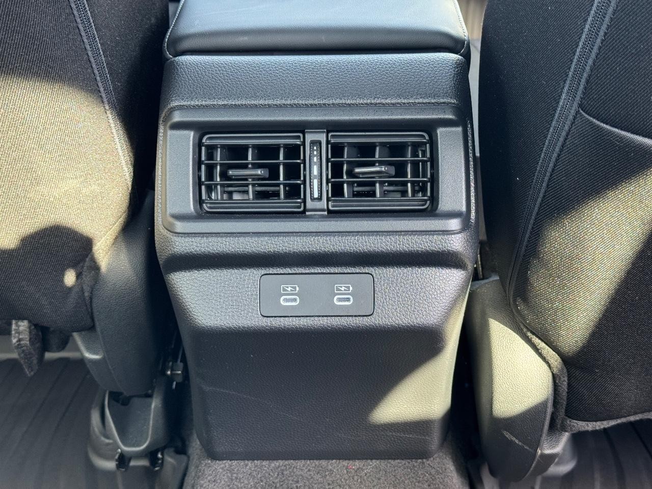 Honda Accord Hybrid Vehicle Full-screen Gallery Image 16