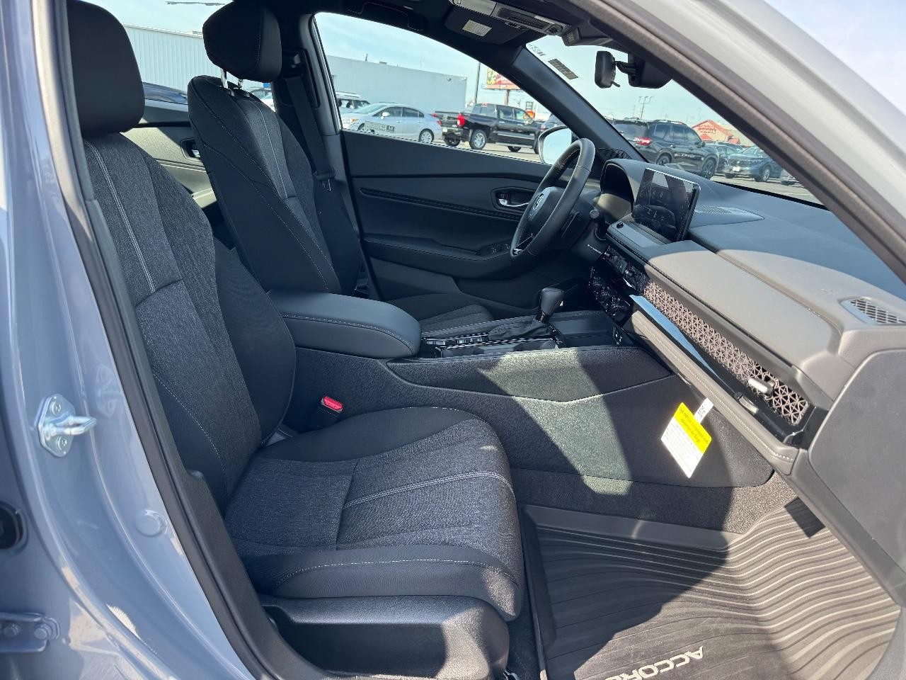 Honda Accord Hybrid Vehicle Full-screen Gallery Image 17