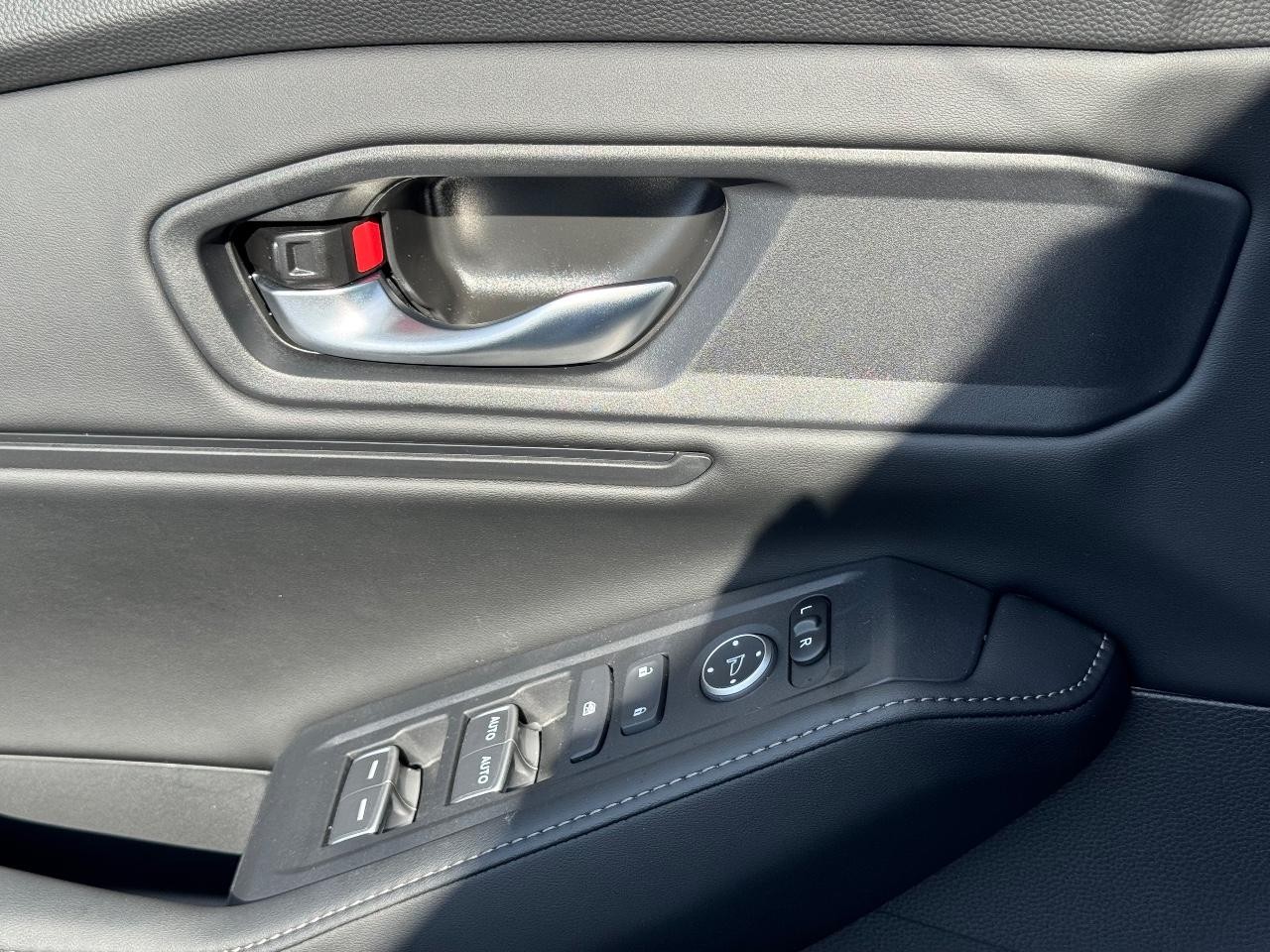 Honda Accord Hybrid Vehicle Full-screen Gallery Image 24