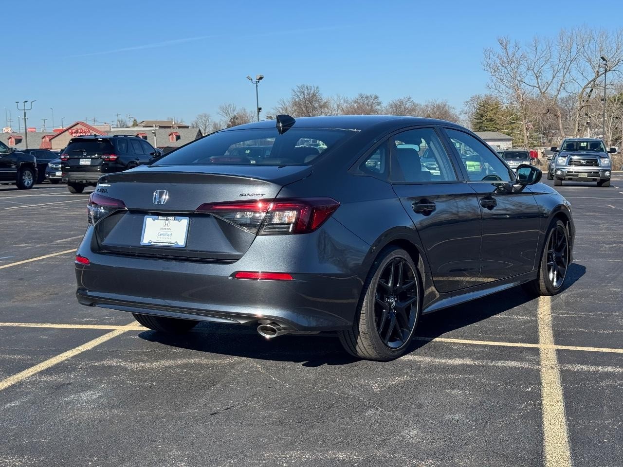 Honda Civic Sedan Vehicle Full-screen Gallery Image 03