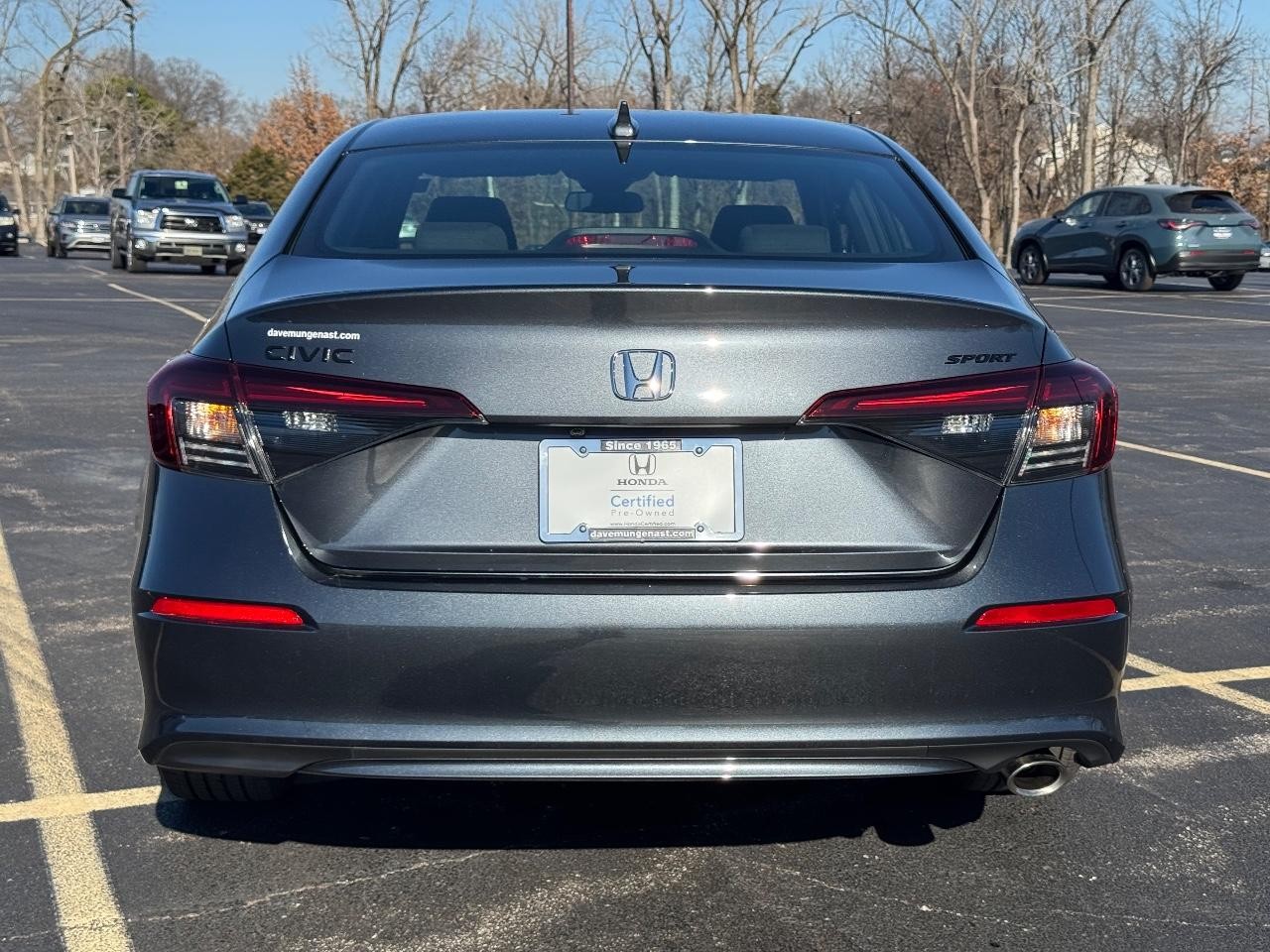 Honda Civic Sedan Vehicle Full-screen Gallery Image 05