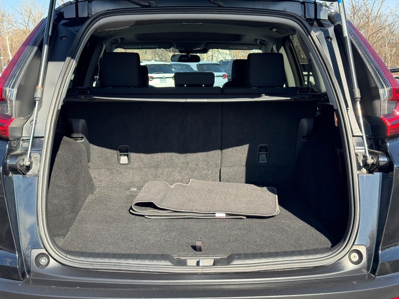 Honda CR-V Hybrid Vehicle Full-screen Gallery Image 04