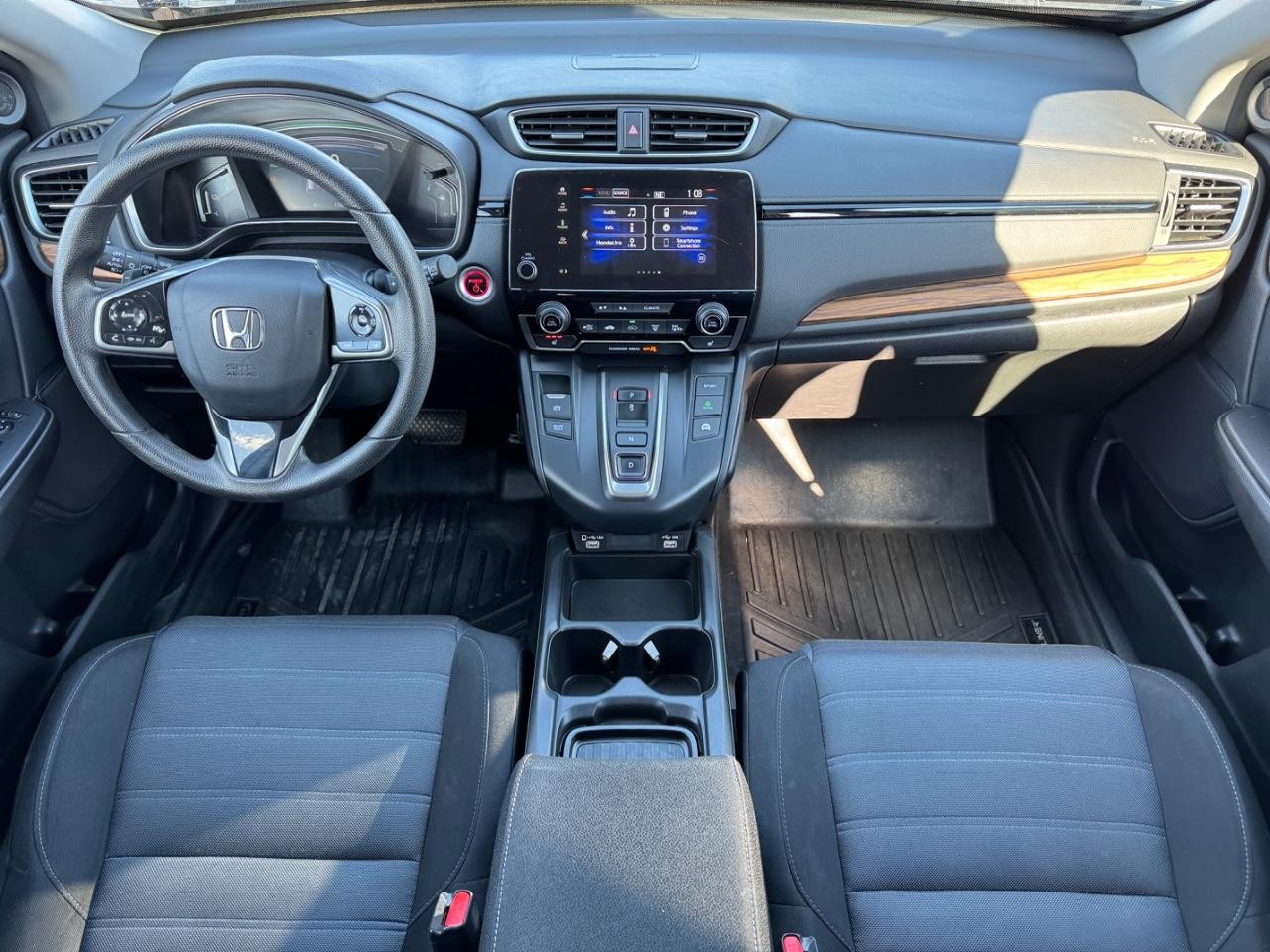 Honda CR-V Hybrid Vehicle Full-screen Gallery Image 11