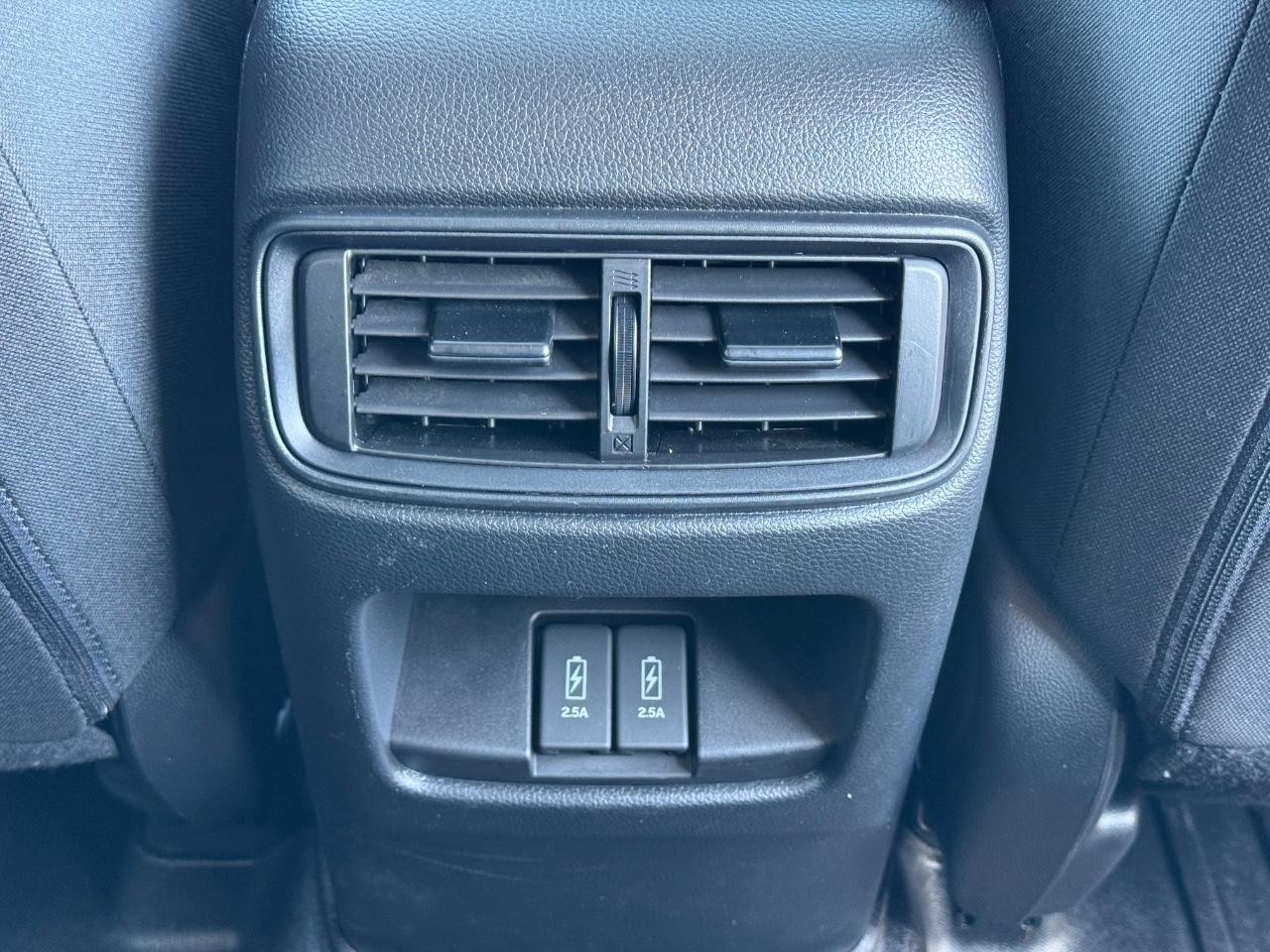 Honda CR-V Hybrid Vehicle Full-screen Gallery Image 35