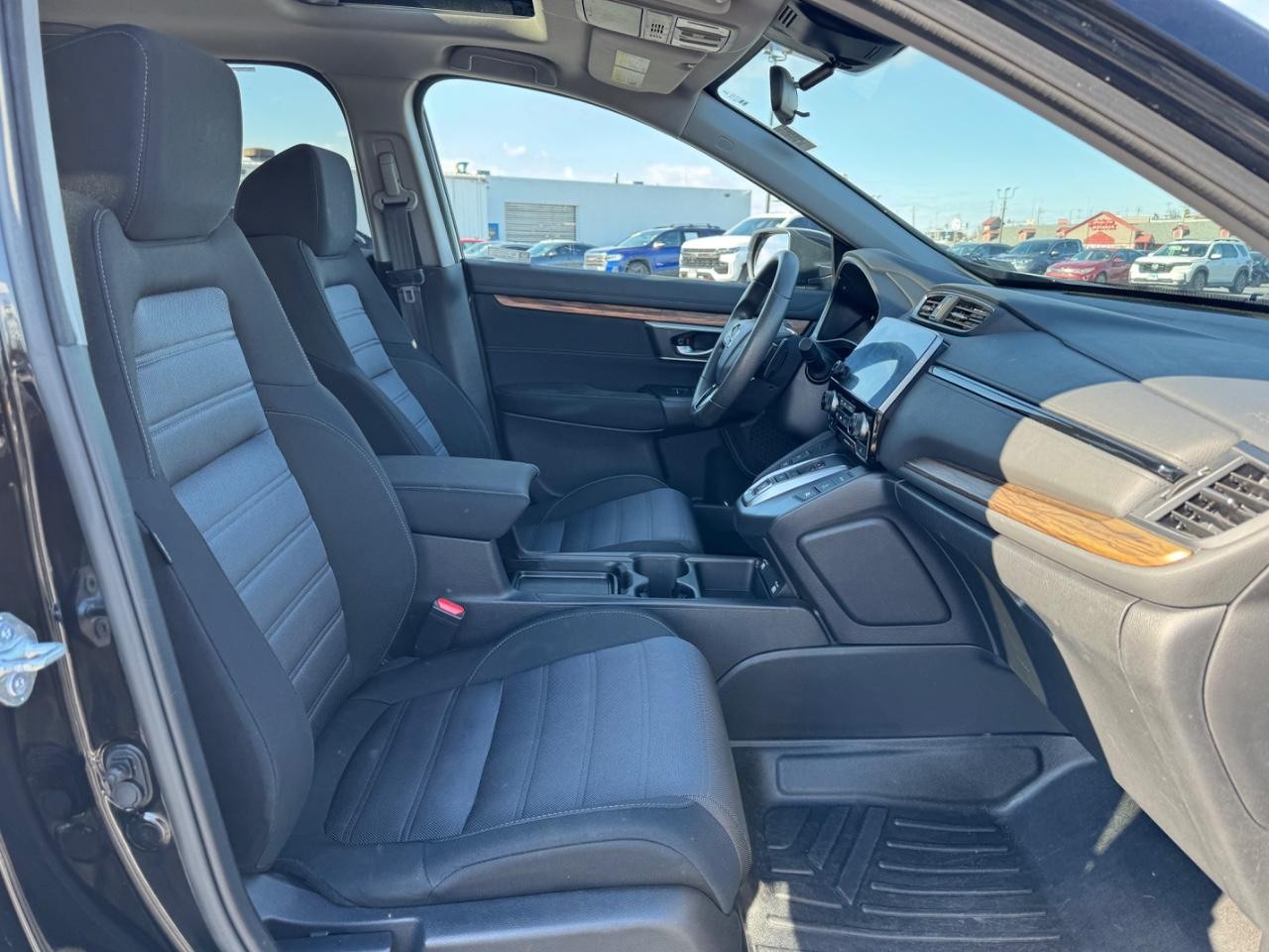 Honda CR-V Hybrid Vehicle Full-screen Gallery Image 36