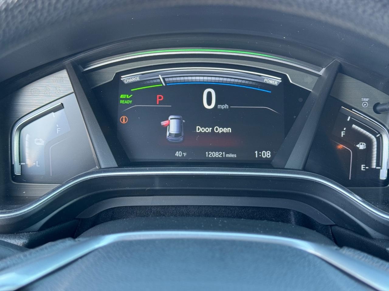 Honda CR-V Hybrid Vehicle Full-screen Gallery Image 39