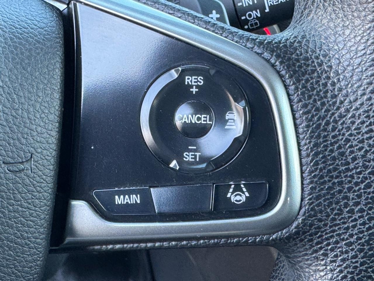 Honda CR-V Hybrid Vehicle Full-screen Gallery Image 41