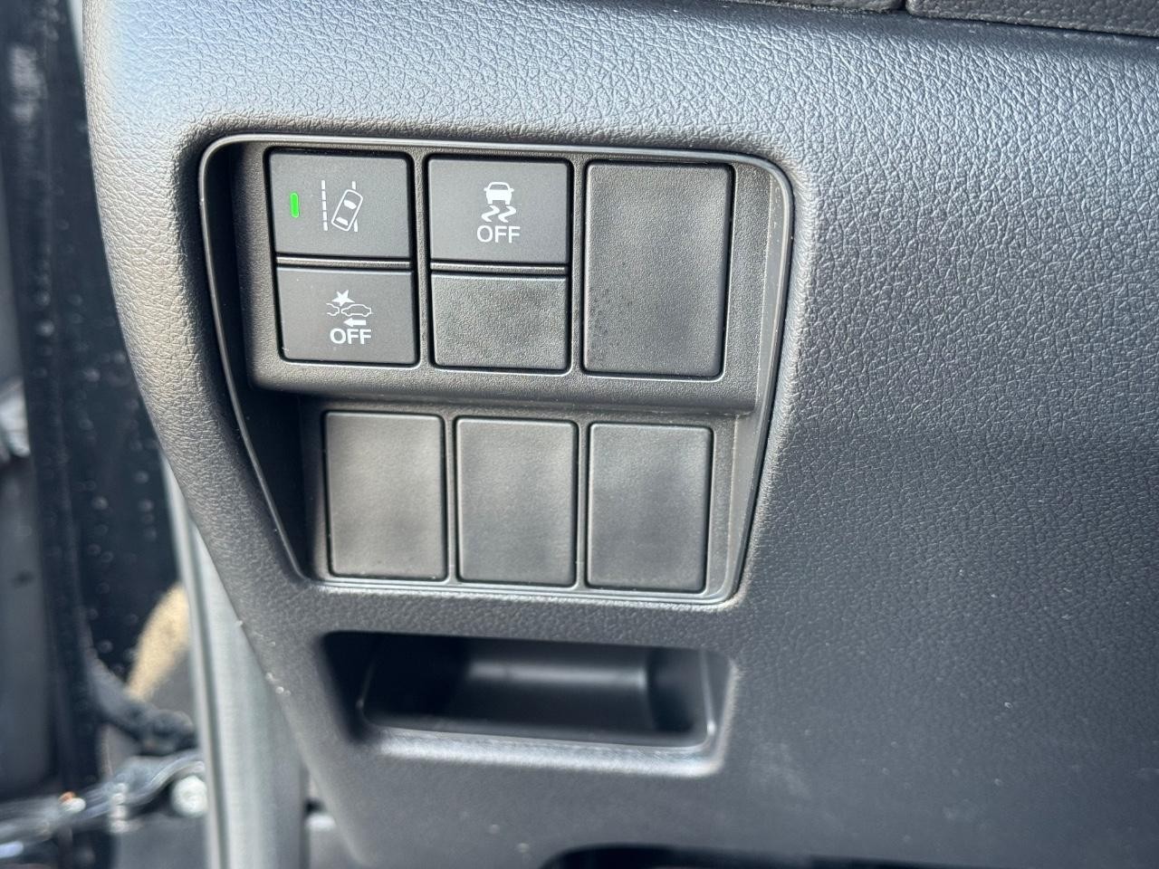 Honda CR-V Hybrid Vehicle Full-screen Gallery Image 42