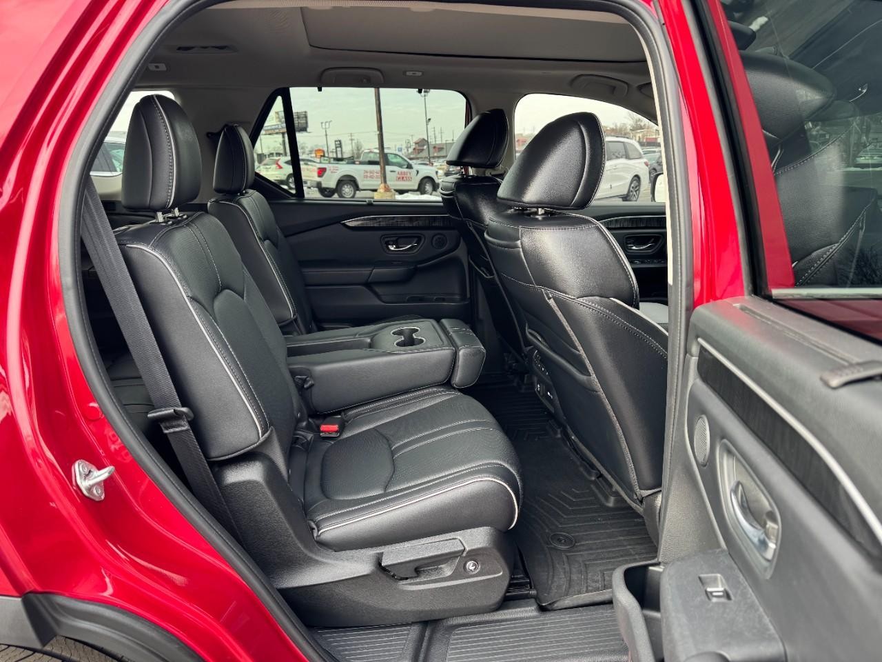 Honda Pilot Vehicle Full-screen Gallery Image 10