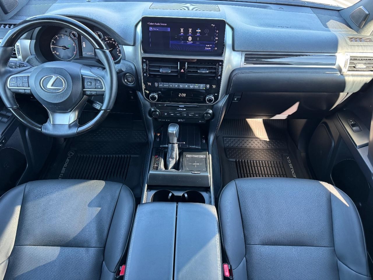 Lexus GX Vehicle Full-screen Gallery Image 12