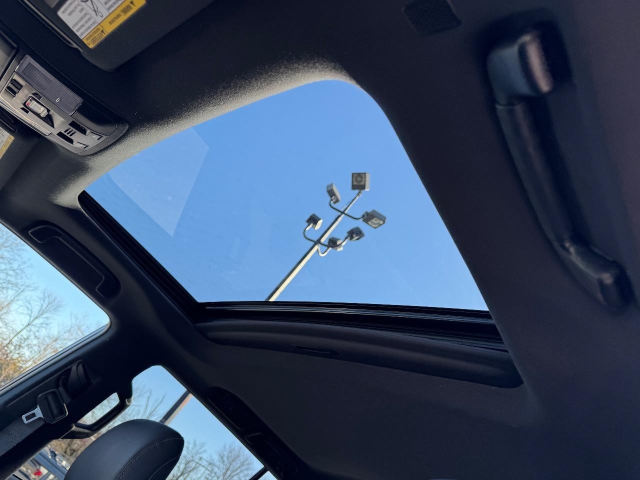 Lexus GX Vehicle Full-screen Gallery Image 20